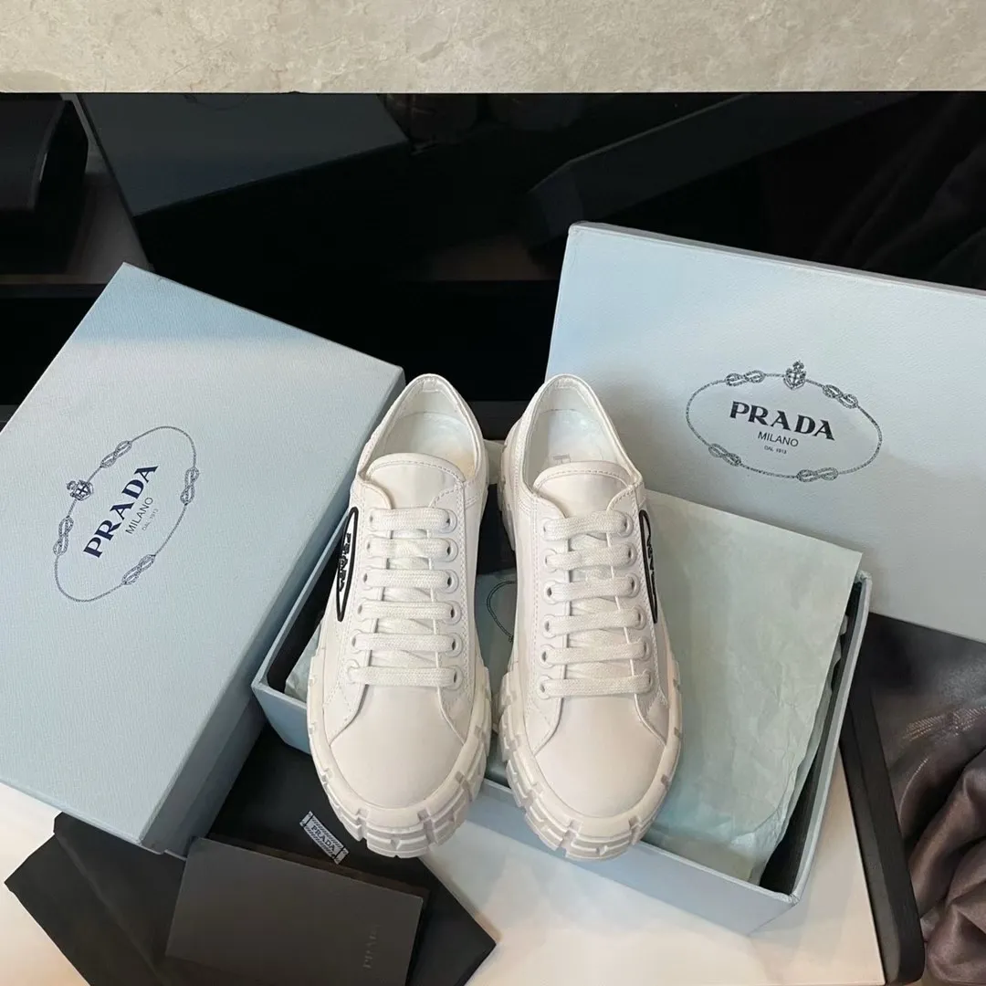 P420👟👟 2024 launches Prada’s latest catwalk shoes, the dad shoe series ͏ 💥PRADA early spring T-stage catwalk style👠Small fresh air with a little expensive feel, very perfect on the feet💃Elegant and elegant, crystal clear, regardless of the quality of accessories, they are all customized one-to-one, zero distance from the original version 1⃣Upper: imported nylon waterproof cloth + glue injection molding process 2⃣Inner lining: mixed sheepskin lining 3⃣Outsole: original one-to-one molded TPU outsole 4⃣🔺Original packaging Heel height 5cm 5⃣Number: 34-40🐎